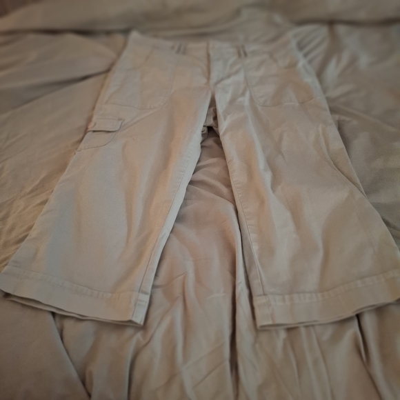 Gloria Vanderbilt Women's Casual Cream Cropped Cargo Pants - Picture 3 of 11